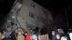 Σεισμός Τουρκία: Νεκροί και καταρρεύσεις κτιρίων