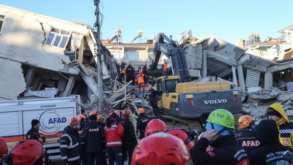 Σεισμός Τουρκία: Τουλάχιστον 21 νεκροί, στους 1.030 οι τραυματίες