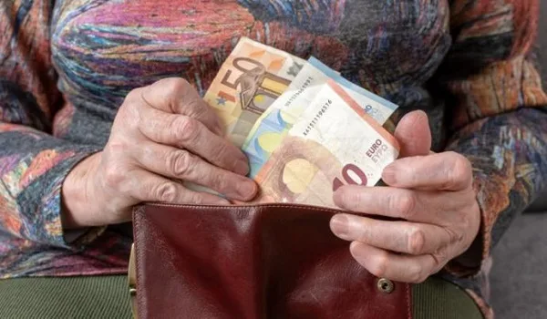 Όλες οι αλλαγές σε συντάξεις – Αυξήσεις σε κύριες και επικουρικές, αλλαγή εισφορών