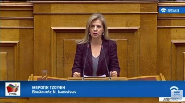 Βάσεις 2021 – Τζούφη: Προμελετημένο «έγκλημα» ο αποκλεισμός χιλιάδων υποψηφίων από τα ΑΕΙ