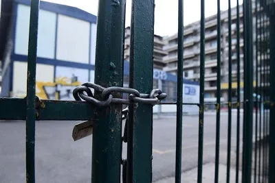 Σχολεία – Κορονοϊός: Τι διεκδικούν οι γονείς όταν κλείνει ένα Τμήμα