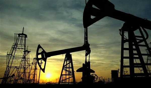 Βουτιά σοκ 30% στις τιμές του πετρελαίου