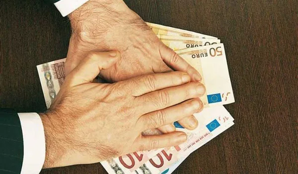 ΟΑΕΔ: Πώς θα γίνει η καταβολή των 400 ευρώ σε μακροχρόνια ανέργους