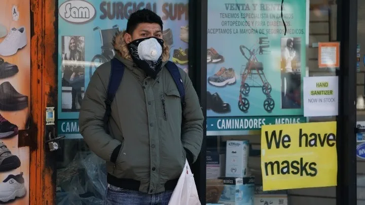 Economist για νέα εποχή: Αποφύγετε τα καθολικά lockdowns, κάντε πολλά τεστ, εστιάστε στις ευπαθείς ομάδες