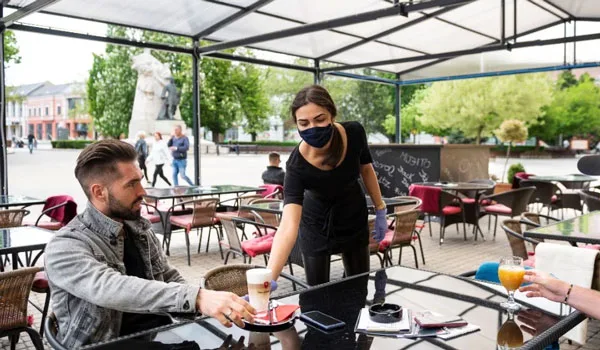 Μετάλλαξη Δέλτα:  Σε «κλοιό» μέτρων τα νησιά, σε αυστηρό πλαίσιο η ψυχαγωγία