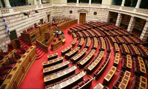 Διγαλάκης: Στη Βουλή τα ΑΕΙ για να παρουσιάσουν τα σχέδιά τους για το μέλλον