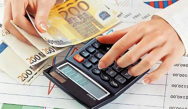 Έκπτωση φόρου: Πότε και πώς θα γίνει ο συμψηφισμός ΦΠΑ