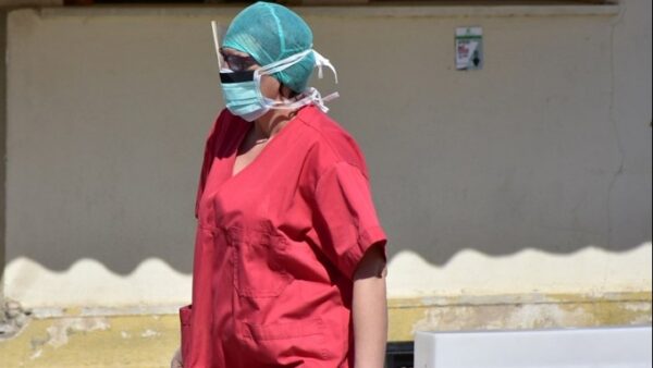 Κορονοϊός: Πότε αναμένεται πτώση των κρουσμάτων