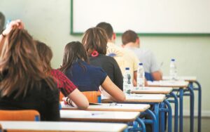 Βαθμολογίες Πανελληνίων 2022: Τι δείχνουν τα αποτελέσματα για τις βάσεις – Πώς υπολογίζετε τα μόρια