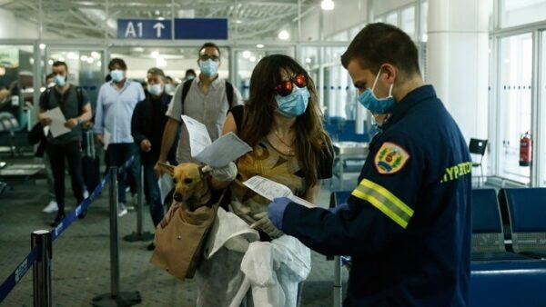 Κορονοϊος – Γερμανία: Σε καραντίνα οι ανεμβολίαστοι ταξιδιώτες από την Ελλάδα