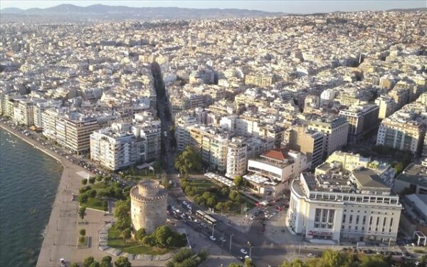 Θεσσαλονίκη: Πάγωμα τελών χρήσης κοινόχρηστων χώρων για το 2021 σε καταστήματα