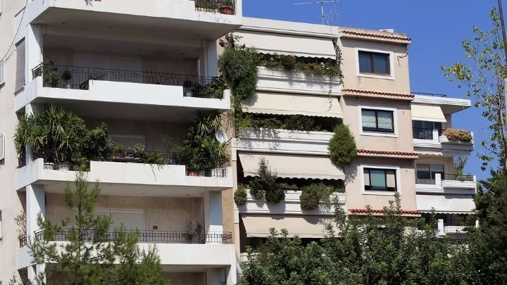 Μείωση ενοικίου: Σε ποιές περιπτώσεις επιβάλλεται και πού παραμένει εθελοντική