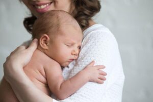 Voucher έως 500 ευρώ: ΑΝΟΙΞΑΝ οι αιτήσεις για το πρόγραμμα Νταντάδες της Γειτονιάς – Οδηγίες
