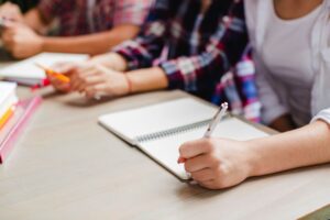 Κλείσιμο Δημοτικών: Πώς θα γίνει η τηλεκπαίδευση – Το πρόγραμμα της εκπαιδευτικής τηλεόρασης