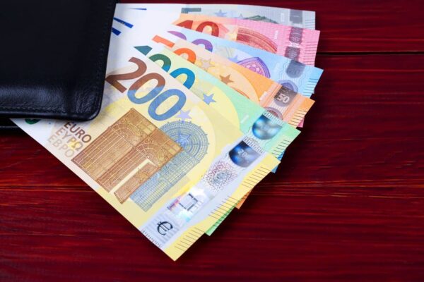 Επίδομα 800 ευρώ: Tι πρέπει να ξέρετε για αιτήσεις και πληρωμές – Όλα τα ΝΕΑ