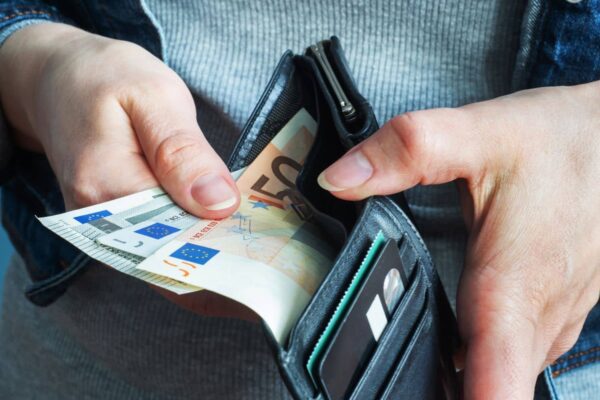 Δείτε πότε πληρώνεται το Δώρο Χριστουγέννων OAEΔ