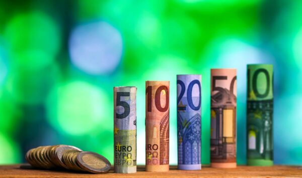 Επίδομα 400 ευρώ: Δικαιούχοι, κριτήρια, πληρωμές