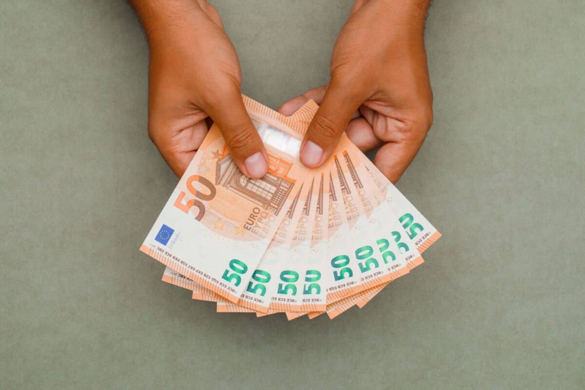 Δώρο Χριστουγέννων 2021: Δείτε ΕΔΩ το ποσό που δικαιούστε