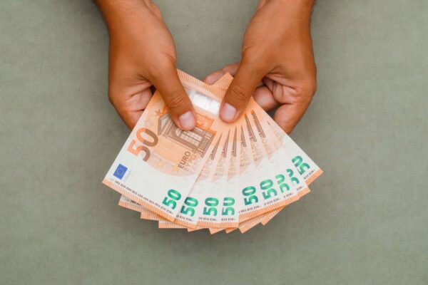 Δώρο Χριστουγέννων 2021: Δείτε ΕΔΩ το ποσό που δικαιούστε