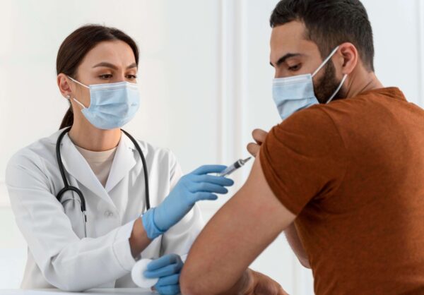 Εμβολιασμός 28-29 ετών: Οι παρενέργειες του εμβολίου Johnson & Johnson