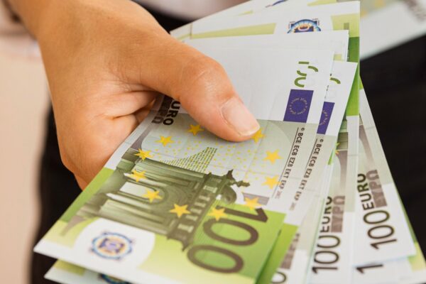 Κατασχέσεις χρημάτων: Σε ποιά περίπτωση γίνονται και από ακατάσχετους λογαριασμούς