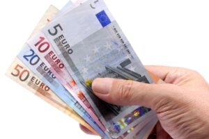 ΟΠΕΚΑ: Πότε έρχεται η πληρωμή με αυξημένα επιδόματα – Ποσά και δικαιούχοι