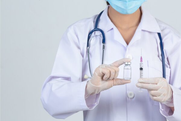 Ιατρικός Σύλλογος Αθηνών: Να συμμετάσχουν και οι γιατροί στο κλείσιμο ραντεβού για τα εμβόλια