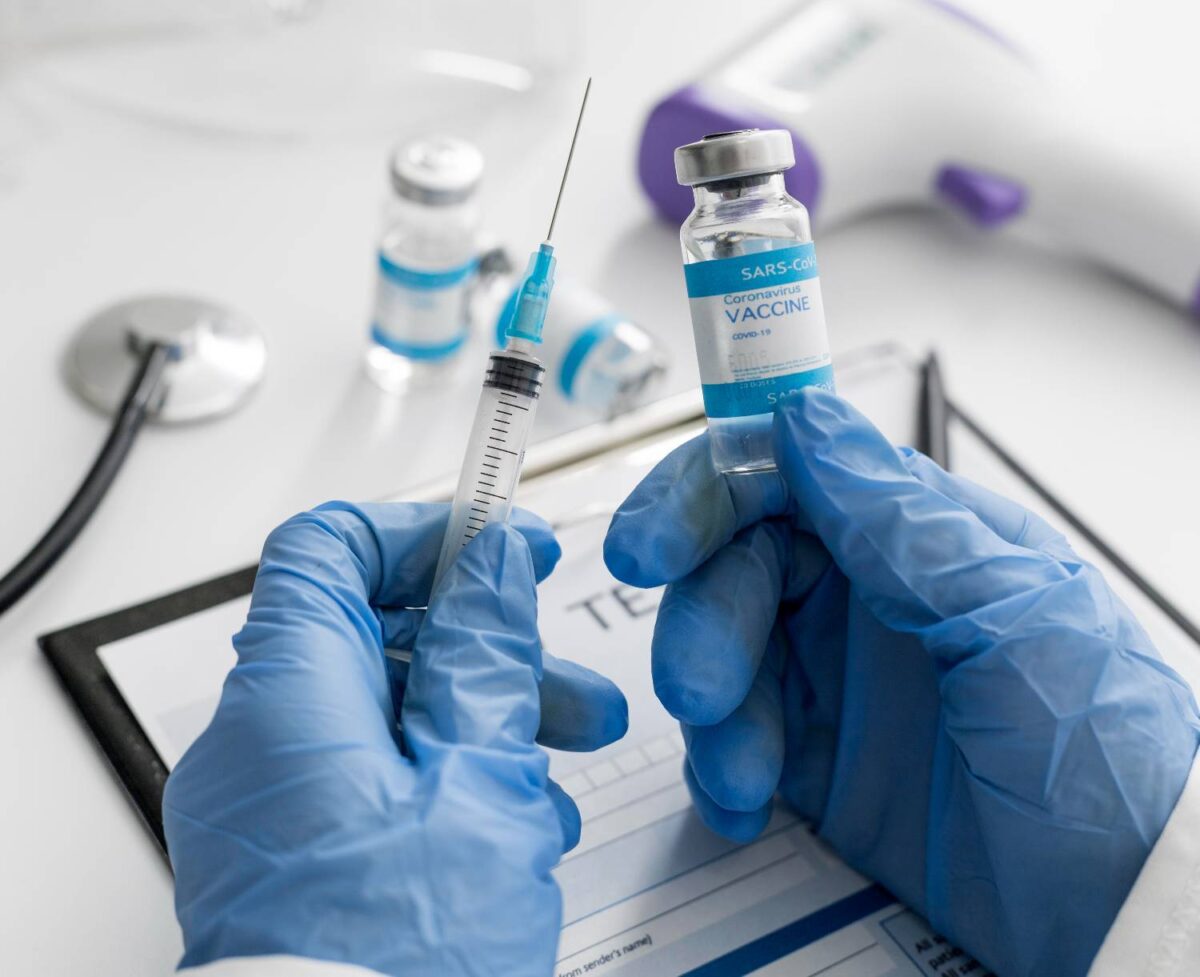 Pfizer: Μειώνει έως και 50% τις παραδόσεις σε χώρες της ΕΕ