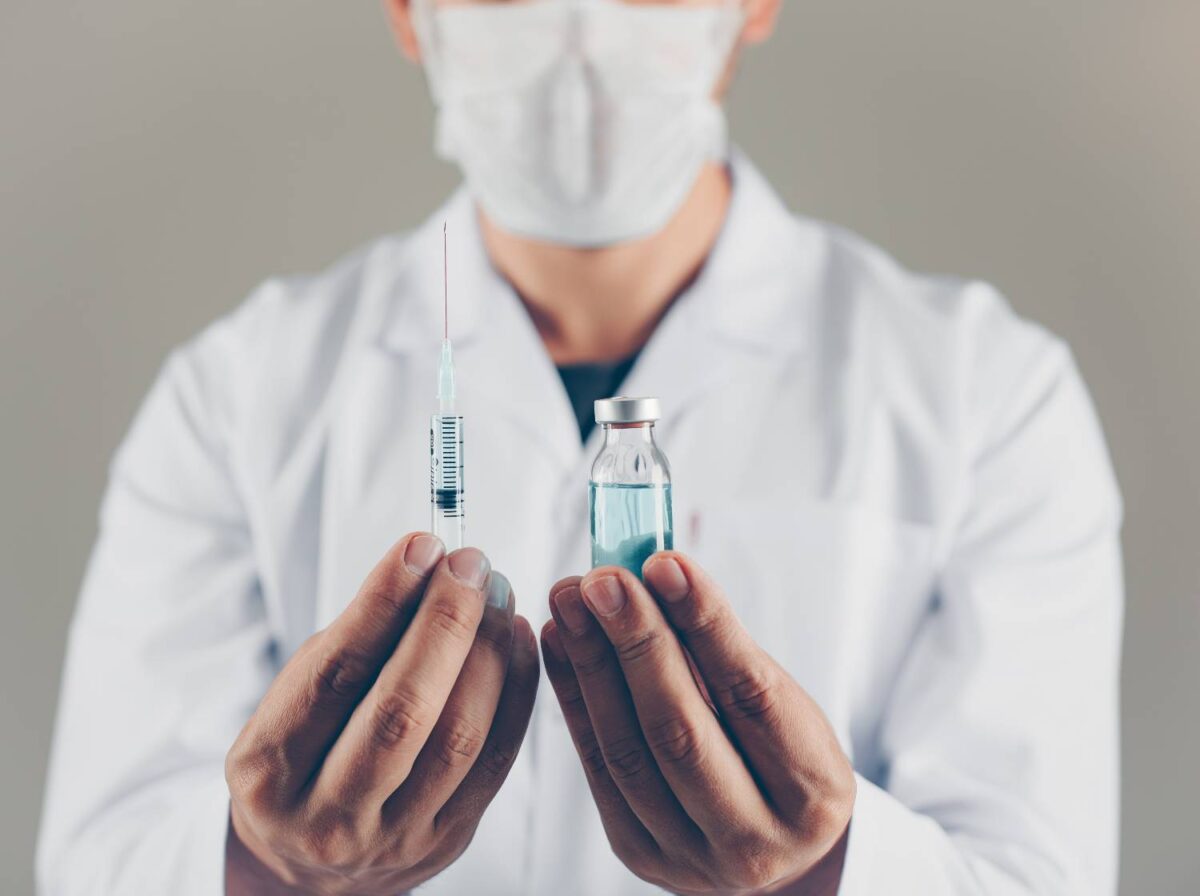 Εμβόλιο Pfizer: Τι θα ισχύσει τελικά με την τρίτη δόση