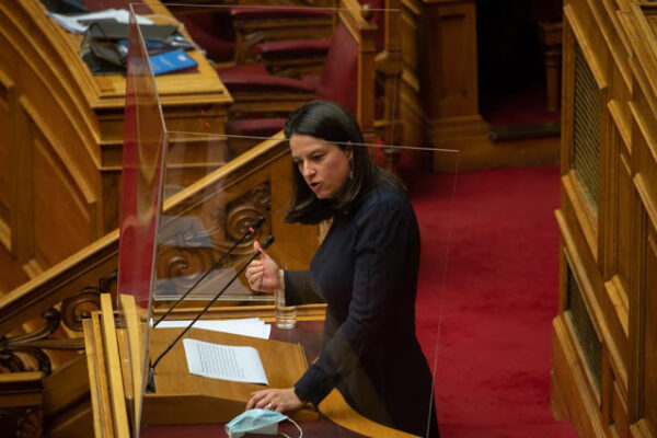 Άνοιγμα σχολείων – Κεραμέως: Γιατί δεν ανοίγουν τα φροντιστήρια