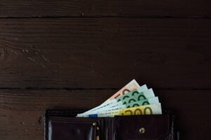 Δώρο Χριστουγέννων: Σε δύο φάσεις οι πληρωμές
