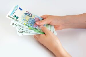 «Κούρεμα» χρεών: Βήματα για ρύθμιση οφειλών έως 420 δόσεις