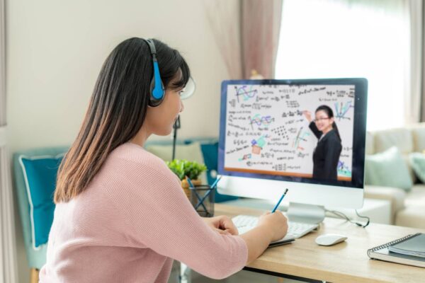 Voucher 200 ευρώ: Προθεσμία αιτήσεων για tablet και laptop