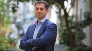 Θεοχάρης στην Εύβοια: Η κυβέρνηση αποδεικνύει ότι είναι δίπλα στους πληγέντες από τις πυρκαγιές