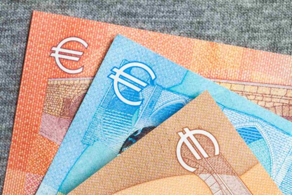 Επιστρεπτέα προκαταβολή: Ποιοί βγαίνουν κερδισμένοι με την οκταετή αποπληρωμή