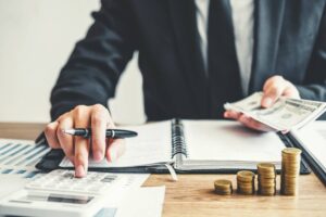 Φορολογικές δηλώσεις: Ποιοί θα πάρουν επιστροφή φόρου – Πότε έρχονται τα ραβασάκια του ΕΝΦΙΑ