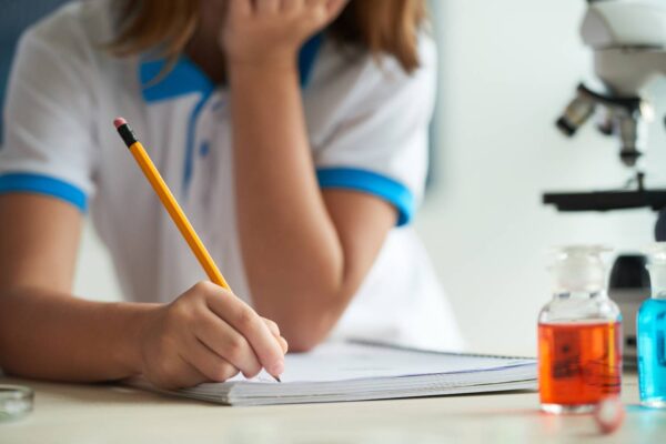Πανελλήνιες 2021: Όσα πρέπει να ξέρετε για ελάχιστη βάση εισαγωγής και παράλληλο μηχανογραφικό