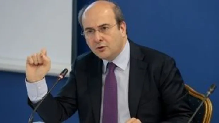 Χατζηδάκης: Τι είπε για Κοινωνικό μέρισμα, εκκρεμείς συντάξεις και κατώτατο μισθό