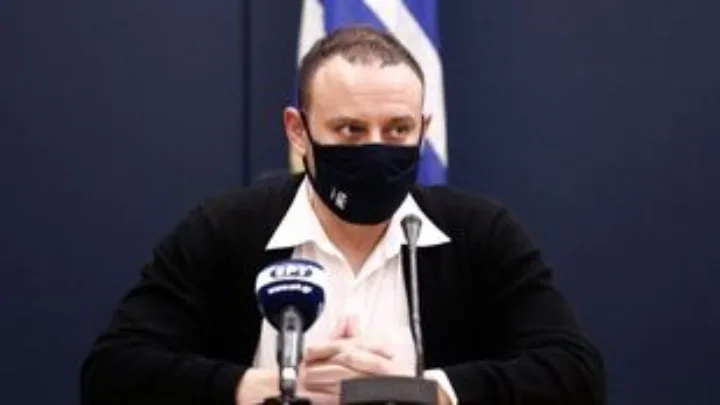 Μαγιορκίνης: Η μάσκα δεν υποκαθιστά τους εμβολιασμούς