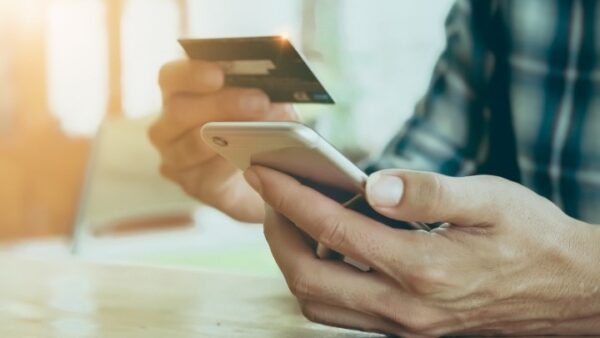 ΕΝΦΙΑ: Πληρωμή σε 12 άτοκες δόσεις – Ποιές οφειλές μπορούν να πληρωθούν με κάρτα