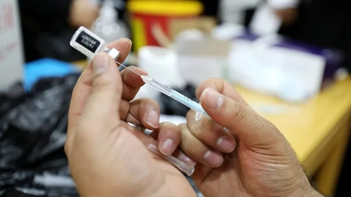 ΕΜΑ: Ασφαλές στις ηλικίες 12-15 ετών το εμβόλιο Pfizer/Biontech