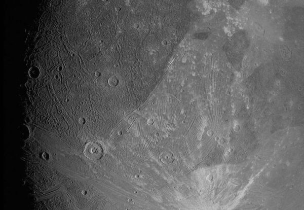 NASA: Το σκάφος Juno τράβηξε φωτογραφίες του δορυφόρου Γανυμήδη του Δία