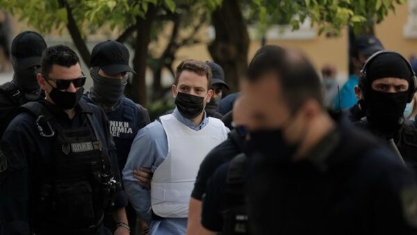 Δίκη Γλυκά Νερά: Κυνικός ο Μπάμπης – Γιατί άφησε το βρέφος πάνω στη νεκρή Καρολάιν