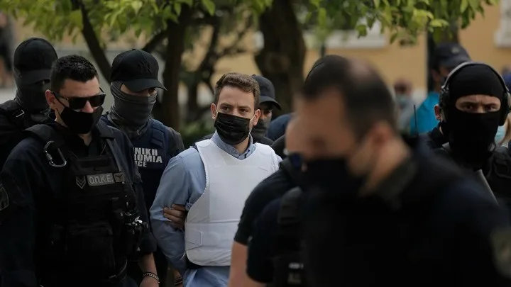 Δίκη Γλυκά Νερά: Κυνικός ο Μπάμπης – Γιατί άφησε το βρέφος πάνω στη νεκρή Καρολάιν