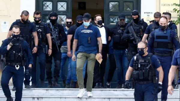 Γλυκά Νερά: Διεκόπη η δίκη του Μπάμπη Αναγνωστόπουλου