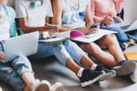 Τέλος τα social media για παιδιά που γεννήθηκαν μετά το 2013 – Πώς θα λειτουργεί ο κόφτης