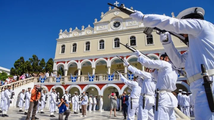 Δεκαπενταύγουστο: Η Ελλάδα γιορτάζει το Πάσχα του καλοκαιριού