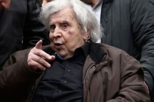 Μίκης Θεοδωράκης: Μέχρι τις 14:00 το λαϊκό προσκύνημα – Το πρωί της Πέμπτης η σορός του στα Χανιά