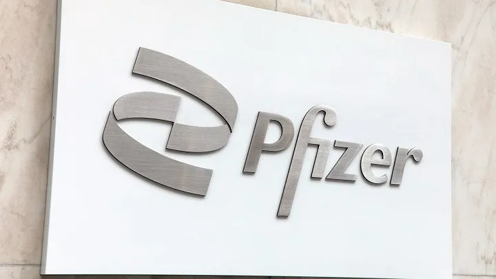 FDA: «Όχι» στην τρίτη δόση Pfizer στο σύνολο του πληθυσμού