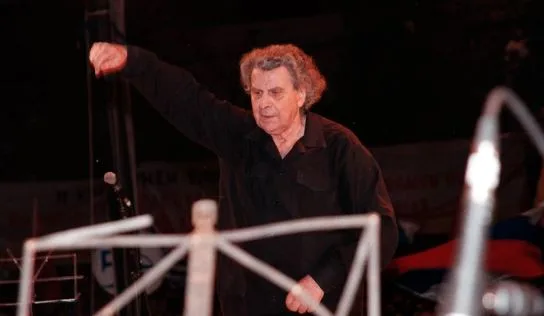Μίκης Θεοδωράκης: Η ιστορία του θρυλικού τραγουδιού το «Γελαστό παιδί»